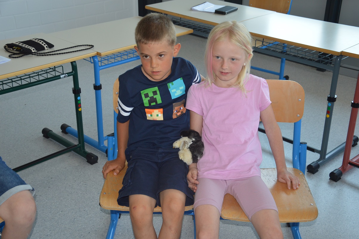 Besuch_von_Frau_Spanke_Kücken_2023_046__01.jpg